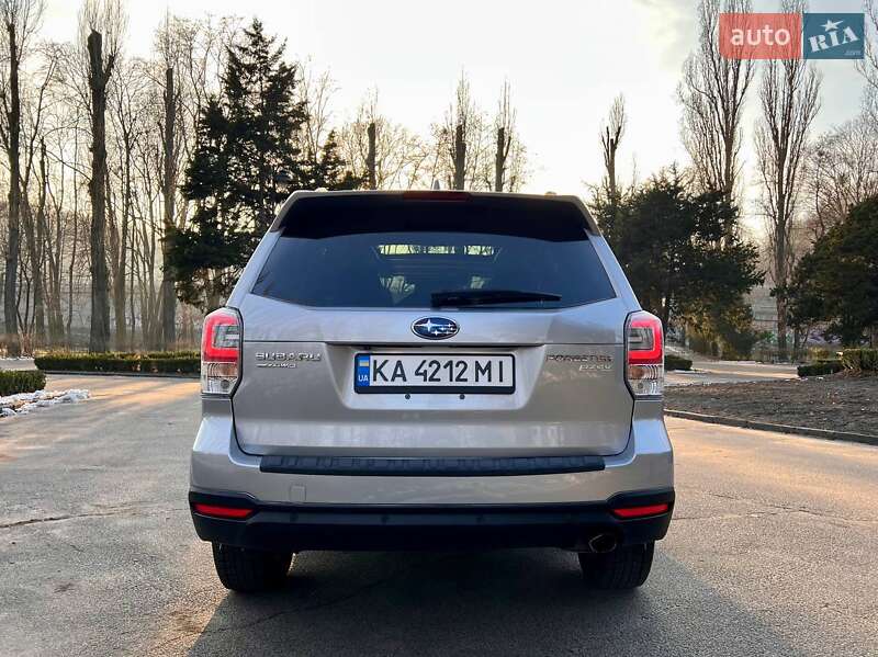 Позашляховик / Кросовер Subaru Forester 2016 в Києві
