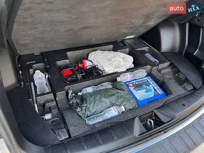 Позашляховик / Кросовер Subaru Forester 2016 в Києві