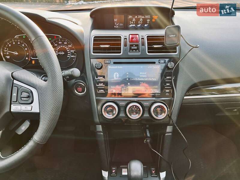 Позашляховик / Кросовер Subaru Forester 2016 в Києві