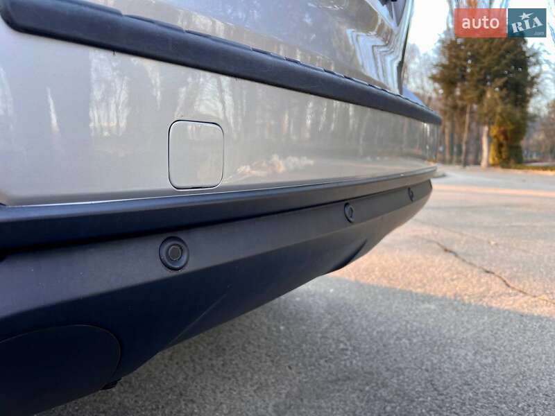 Позашляховик / Кросовер Subaru Forester 2016 в Києві