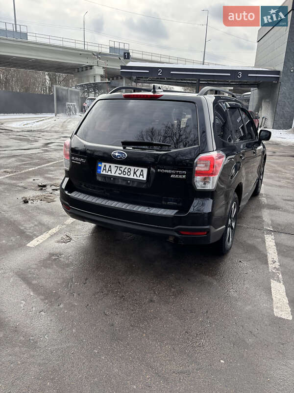 Позашляховик / Кросовер Subaru Forester 2016 в Києві