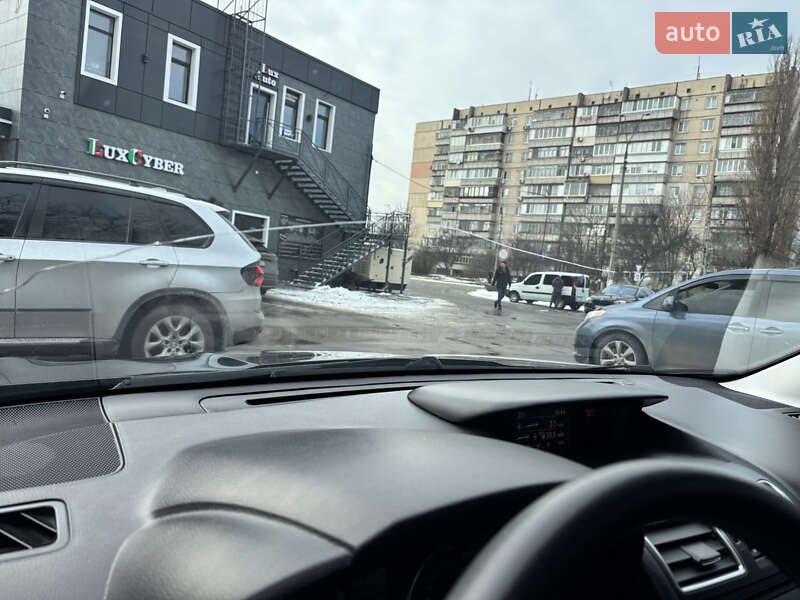 Позашляховик / Кросовер Subaru Forester 2016 в Києві