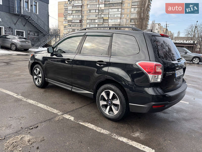 Позашляховик / Кросовер Subaru Forester 2016 в Києві