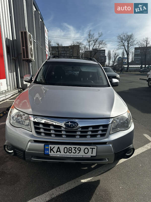 Позашляховик / Кросовер Subaru Forester 2012 в Києві