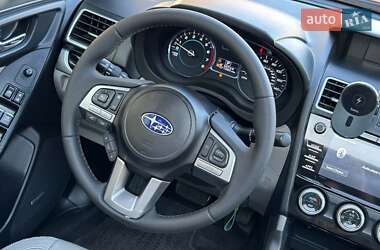 Позашляховик / Кросовер Subaru Forester 2018 в 