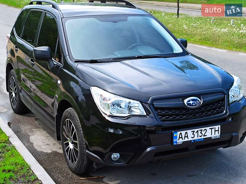 Внедорожник / Кроссовер Subaru Forester 2013 в 