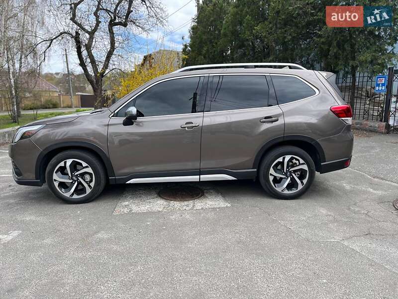 Позашляховик / Кросовер Subaru Forester 2022 в Києві