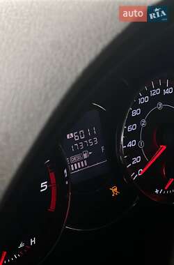 Внедорожник / Кроссовер Subaru Forester 2011 в 