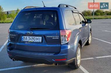 Внедорожник / Кроссовер Subaru Forester 2012 в 