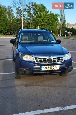 Внедорожник / Кроссовер Subaru Forester 2012 в 