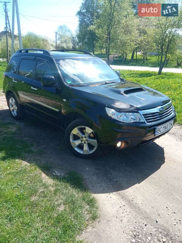 Внедорожник / Кроссовер Subaru Forester 2010 в Львове