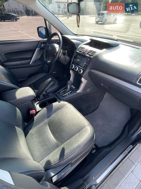 Позашляховик / Кросовер Subaru Forester 2015 в Умані