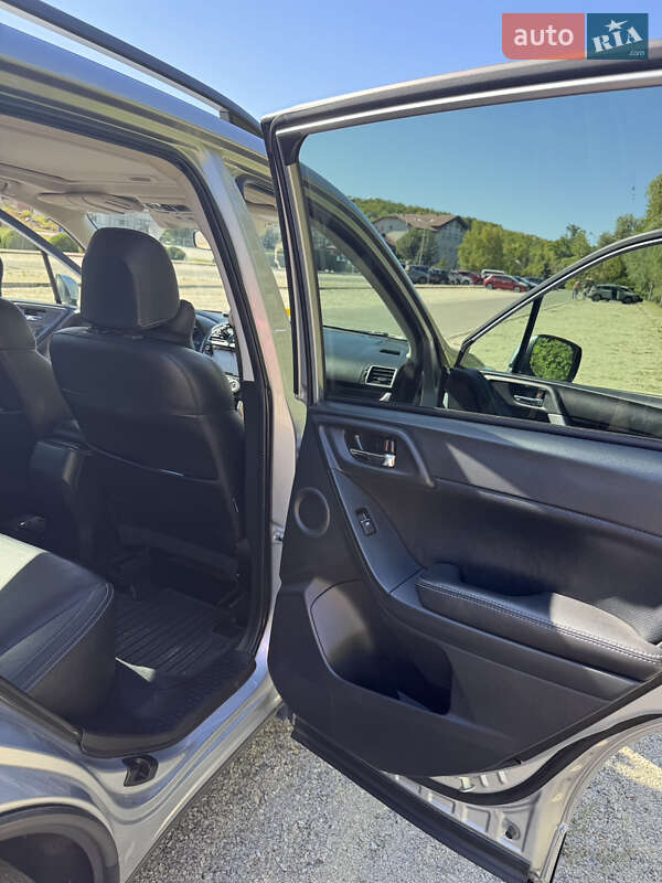 Внедорожник / Кроссовер Subaru Forester 2017 в Днепре
