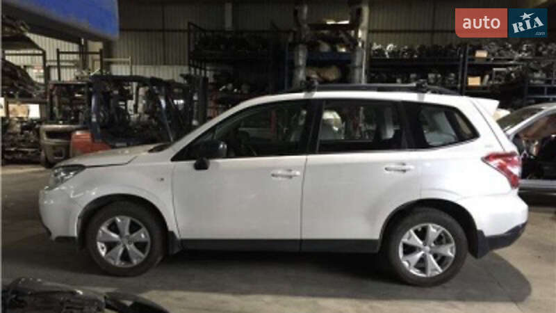 Внедорожник / Кроссовер Subaru Forester 2013 в 