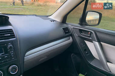 Внедорожник / Кроссовер Subaru Forester 2015 в 