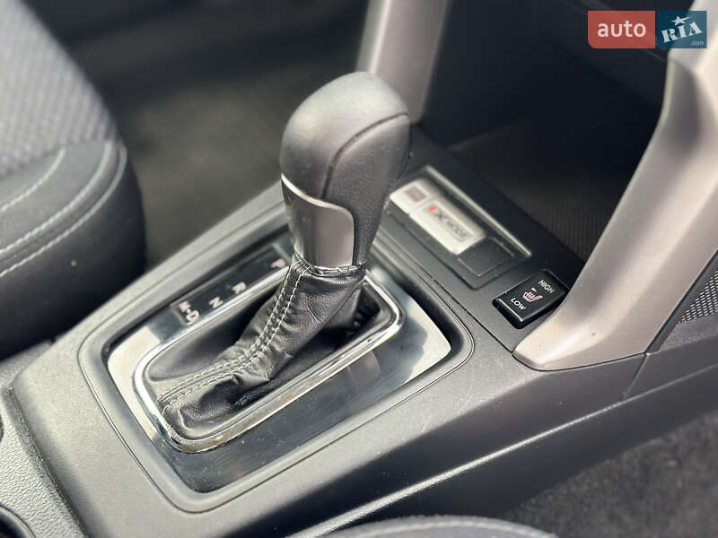 Позашляховик / Кросовер Subaru Forester 2015 в Львові