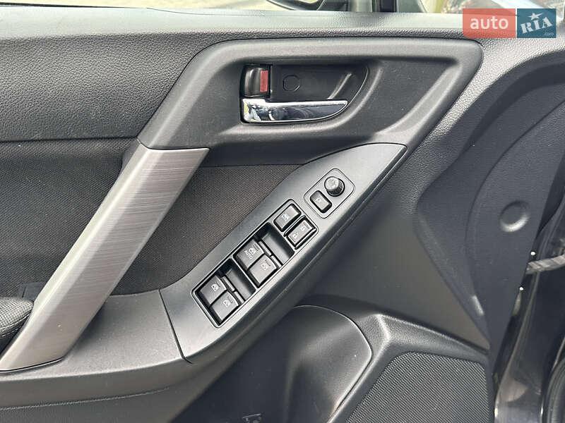 Позашляховик / Кросовер Subaru Forester 2015 в Львові