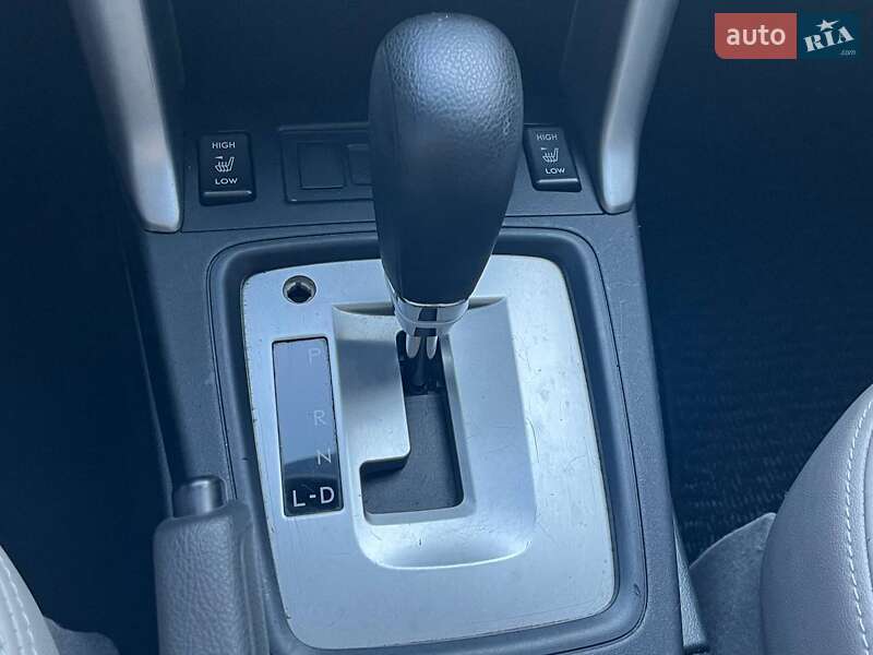 Позашляховик / Кросовер Subaru Forester 2015 в Києві