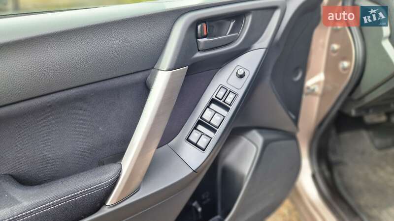 Позашляховик / Кросовер Subaru Forester 2014 в Києві