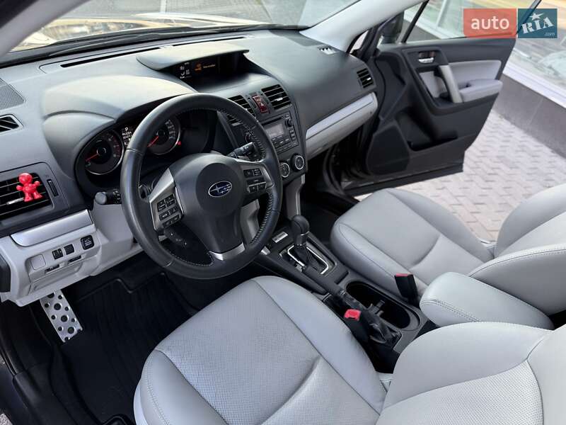 Позашляховик / Кросовер Subaru Forester 2014 в Києві