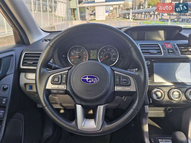 Позашляховик / Кросовер Subaru Forester 2016 в Києві