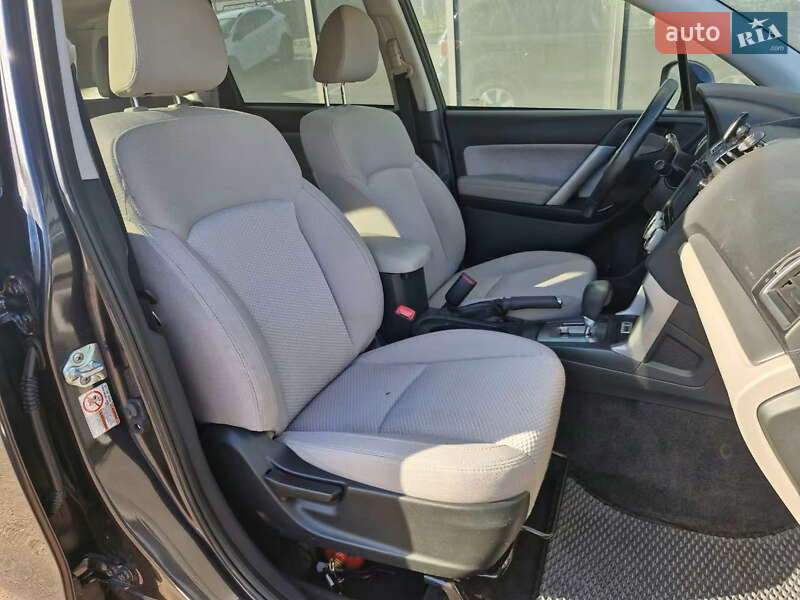 Позашляховик / Кросовер Subaru Forester 2016 в Києві