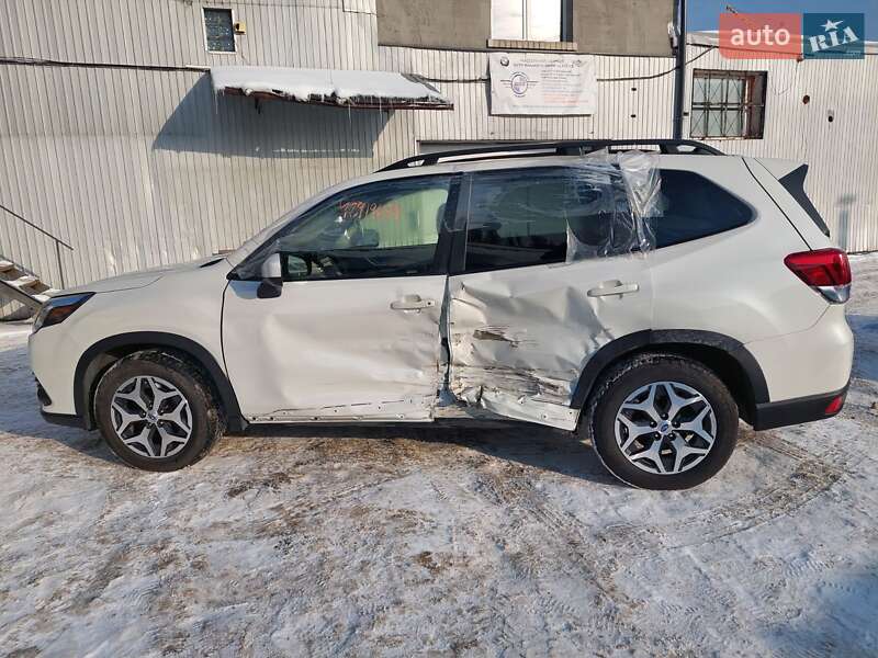 Внедорожник / Кроссовер Subaru Forester 2022 в Киеве