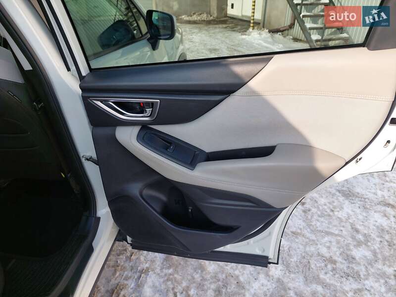 Внедорожник / Кроссовер Subaru Forester 2022 в Киеве