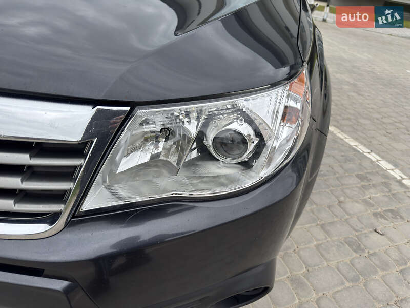 Внедорожник / Кроссовер Subaru Forester 2010 в Львове
