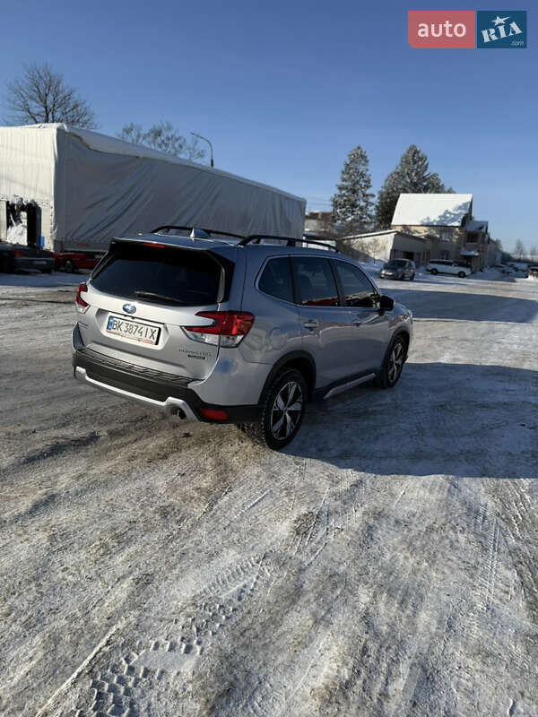 Внедорожник / Кроссовер Subaru Forester 2021 в Ровно