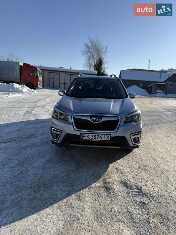Внедорожник / Кроссовер Subaru Forester 2021 в Ровно