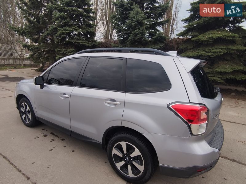 Внедорожник / Кроссовер Subaru Forester 2017 в Днепре