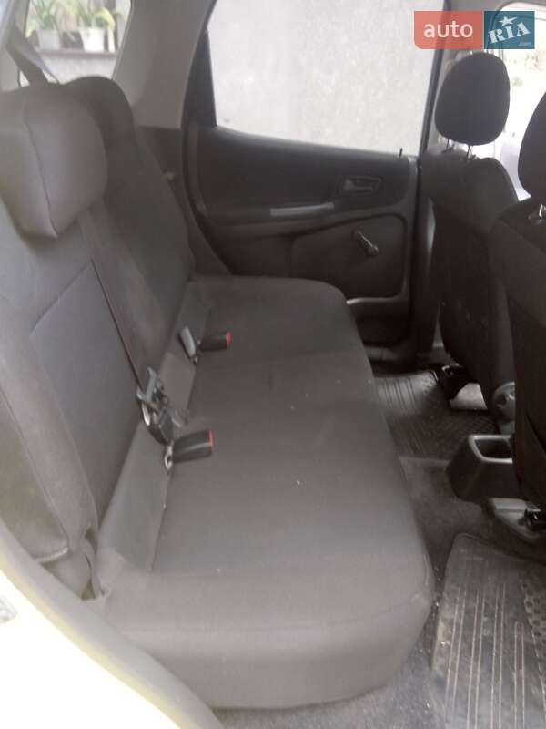 Хетчбек Subaru Justy 2004 в Ужгороді