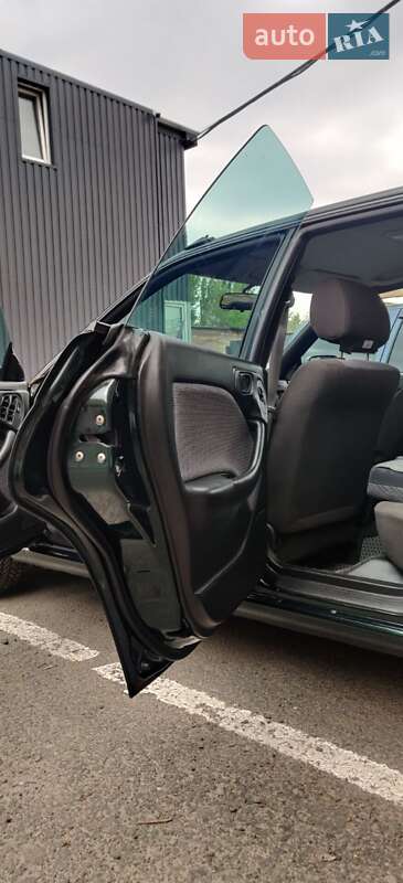 Седан Subaru Legacy 1998 в Киеве