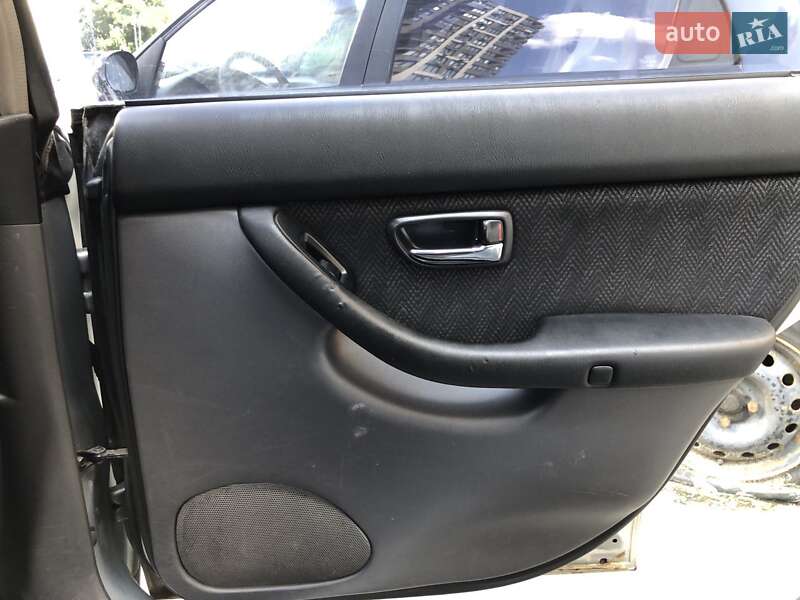 Седан Subaru Legacy 2002 в Києві