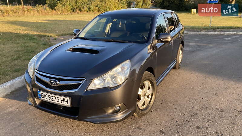 Універсал Subaru Legacy 2010 в Рівному