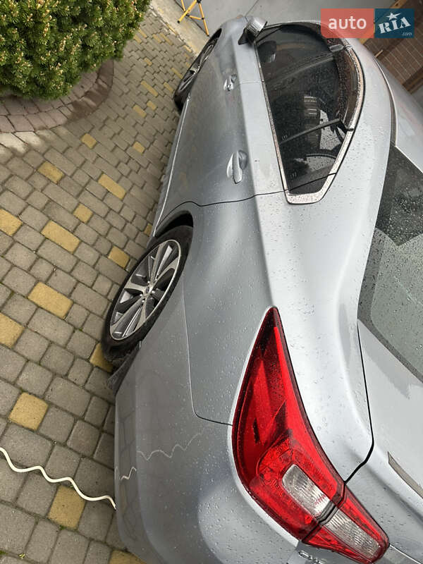 Седан Subaru Legacy 2015 в Львове