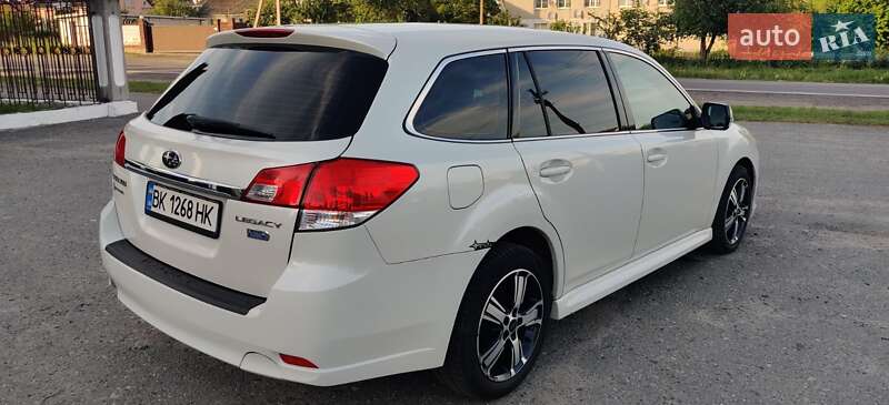 Універсал Subaru Legacy 2010 в Рівному