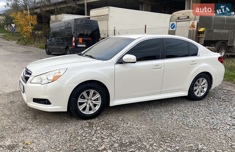 Седан Subaru Legacy 2010 в Черновцах