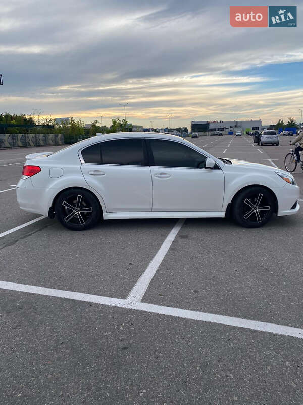 Седан Subaru Legacy 2013 в Львові
