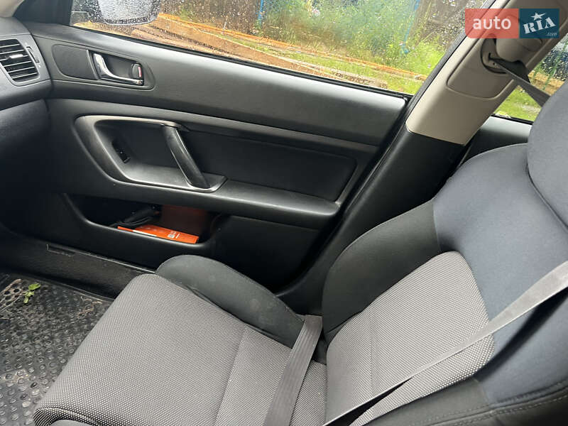 Седан Subaru Legacy 2005 в Зарічному