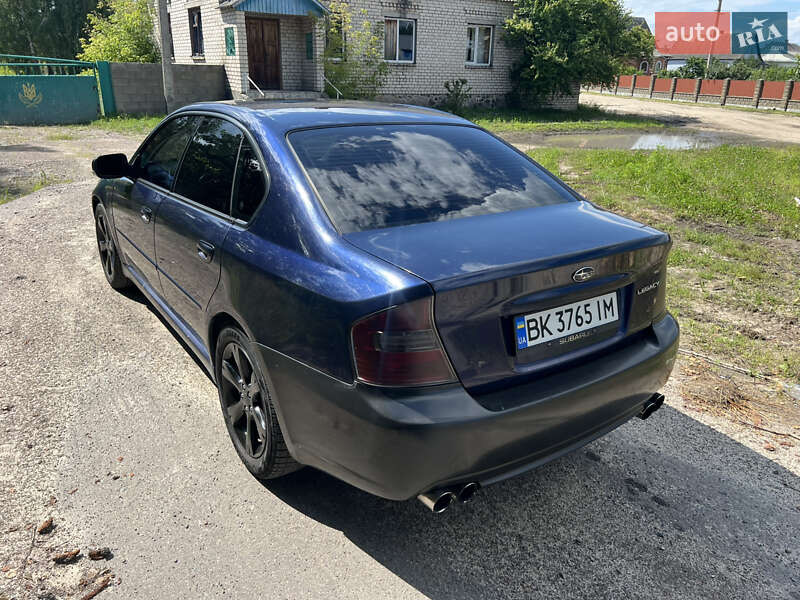 Седан Subaru Legacy 2005 в Зарічному