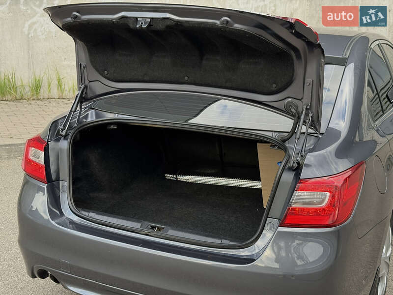 Седан Subaru Legacy 2014 в Киеве