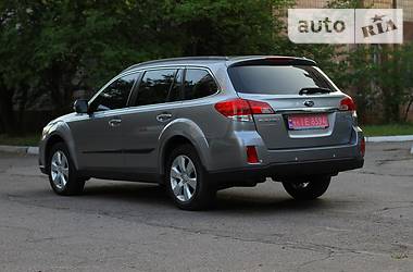 Внедорожник / Кроссовер Subaru Outback 2010 в Киеве