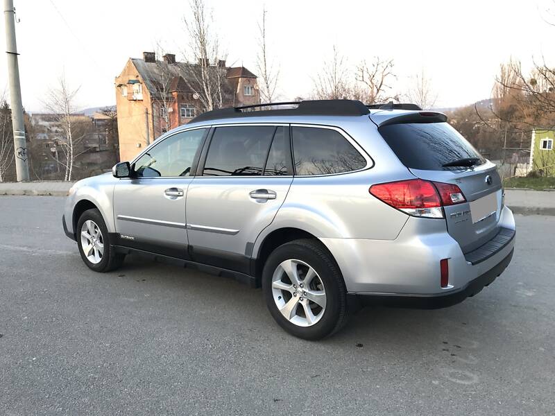 Універсал Subaru Outback 2013 в Чернівцях