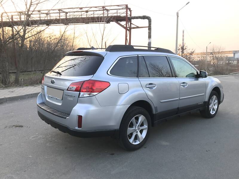 Універсал Subaru Outback 2013 в Чернівцях