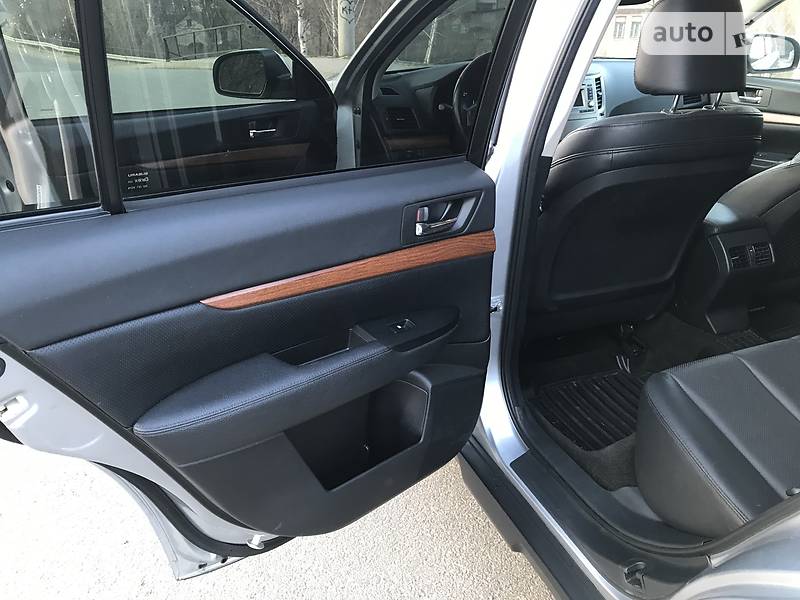 Універсал Subaru Outback 2013 в Чернівцях