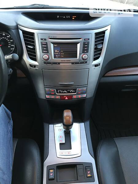 Універсал Subaru Outback 2013 в Чернівцях