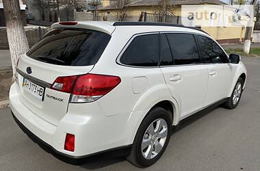 Позашляховик / Кросовер Subaru Outback 2011 в 