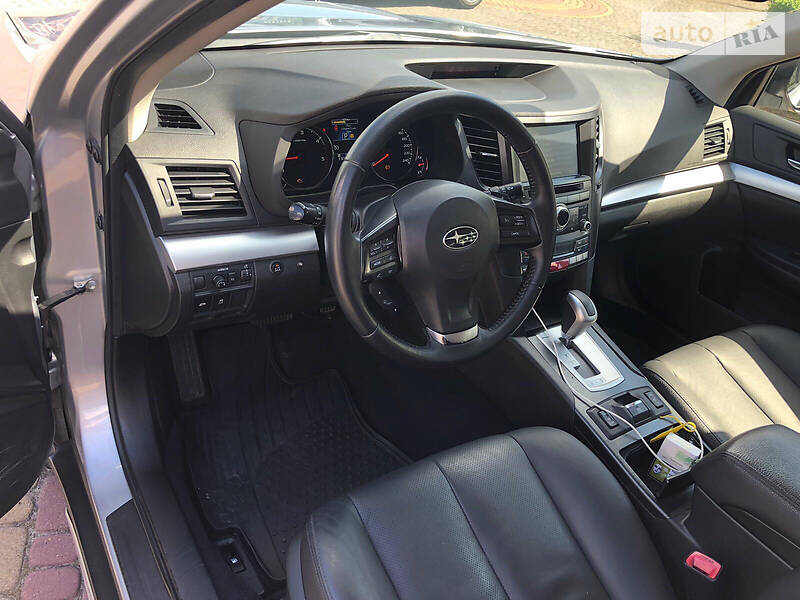 Позашляховик / Кросовер Subaru Outback 2013 в Рава-Руській